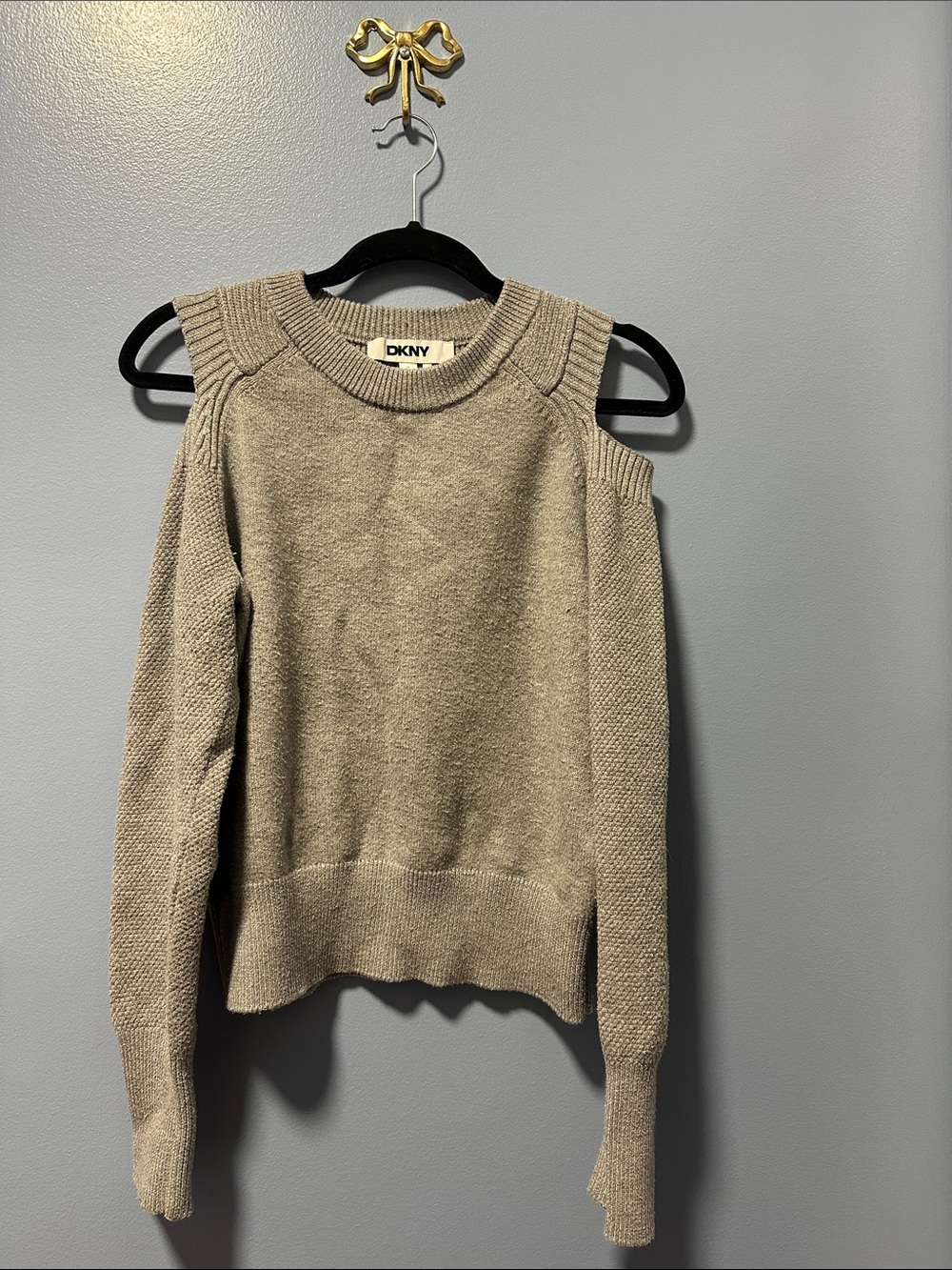 DKNY Cream Cold-Shoulder Knit Sweater Small